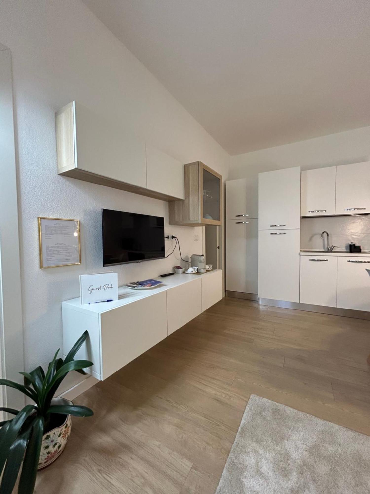 V&C Home Rental Specialist Appartamenti Fronte Lago Maggiore Germignaga Экстерьер фото